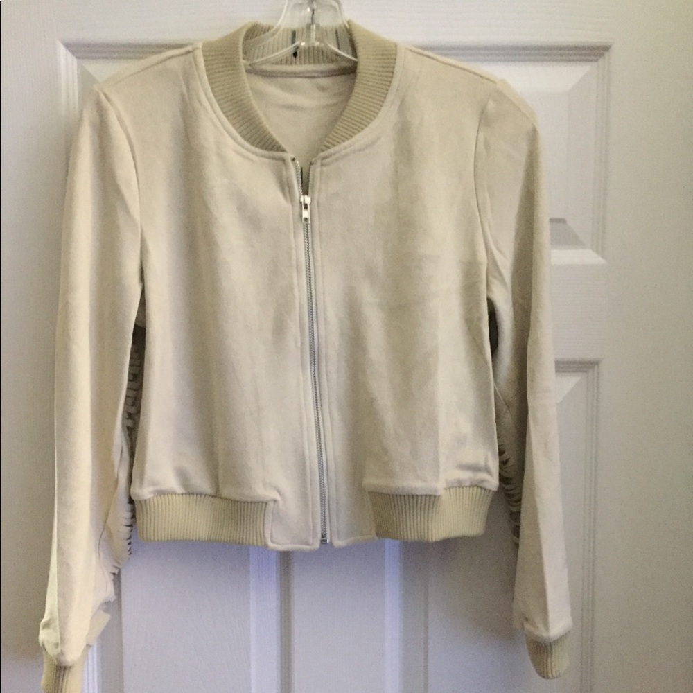 SOLD!! Women’s Crop fringe jacket.